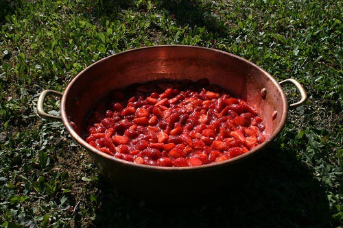 bassine confiture de fraise
